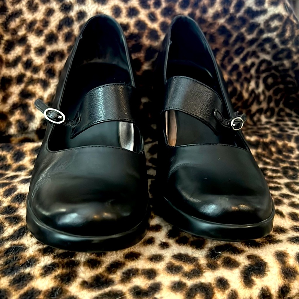 Dansko black leather heeled slip-on shoes size 8